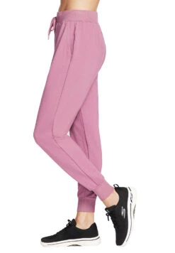 Skechers Apparel Restful Jogger Pant Damen Sweatpants W03PT49 DKMV Lila -Sportbekleidung 50c3ee6fbe9b1ca5c72ad82ee23c8d3b
